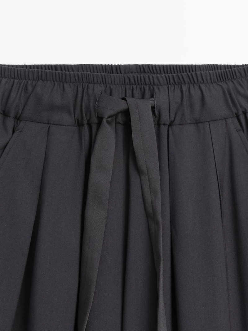 Широкие брюки с объемными складками