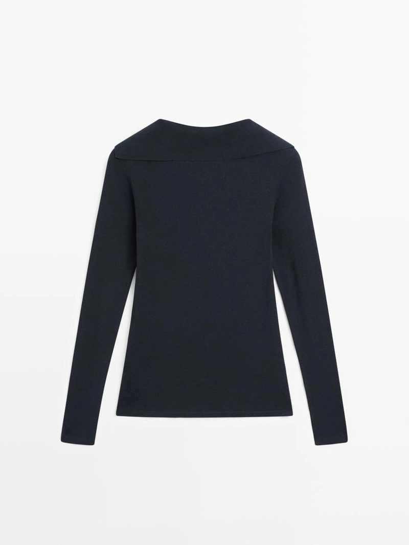 Поло с длинным рукавом и v-образным вырезом