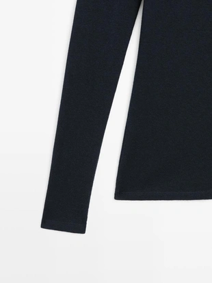 Поло с длинным рукавом и V-образным вырезом- Заказать в России