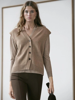 Жилет из вязаного шерстяного микса с V-образным вырезом- Заказать в России