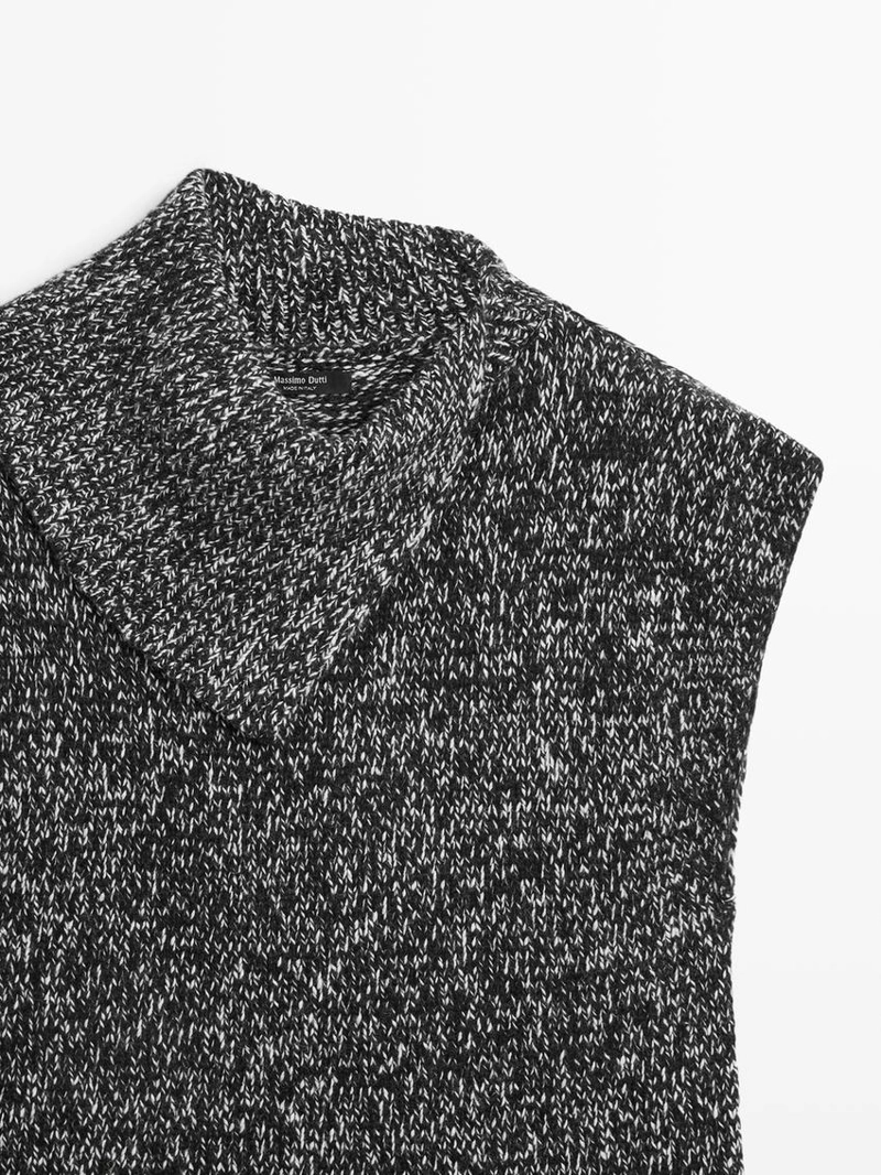 Жилет из меланжевого трикотажа с деталями воротника