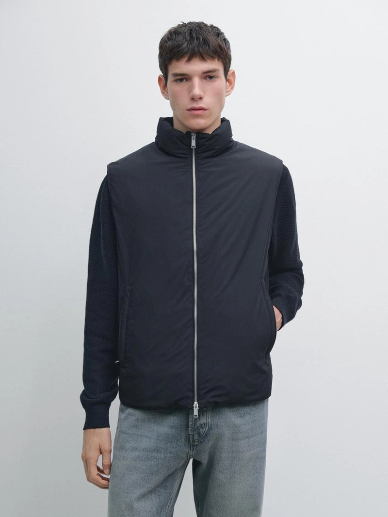 Пуховик без рукавов из ветрозащитного экстра-легкого материала