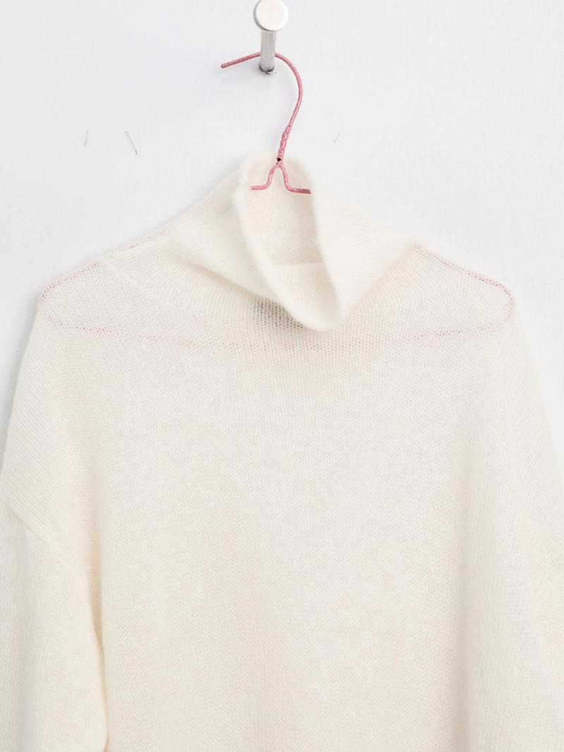 Свитер из шерсти с высоким воротником