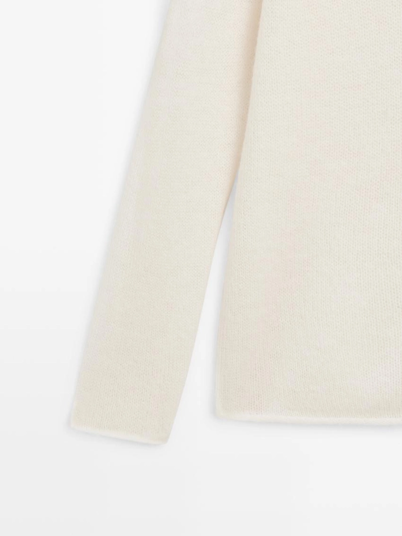 Свитер из шерсти с высоким воротником