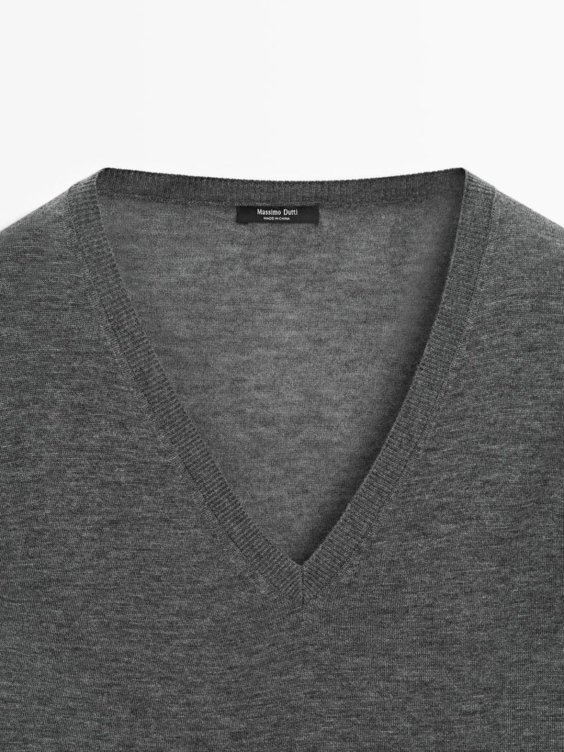 Свитер из шерсти и шелка вязаный