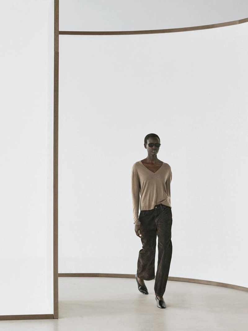 Свитер из шерсти и шелка вязаный