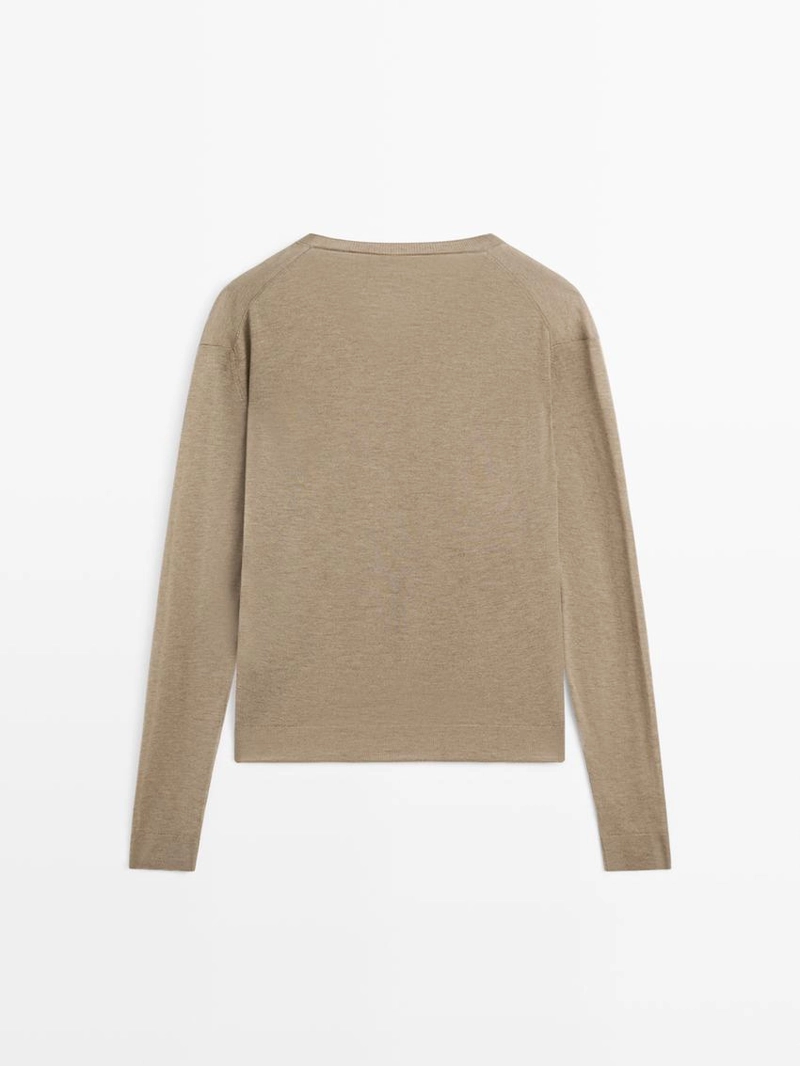 Свитер из шерсти и шелка вязаный