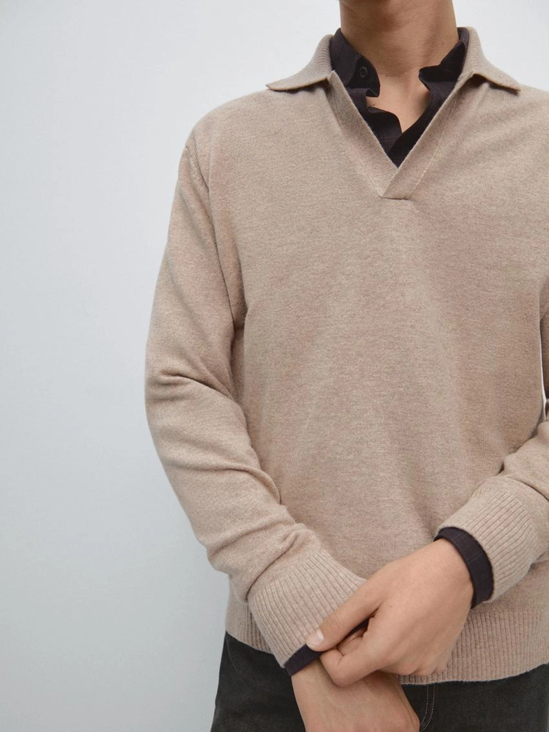 Вязаный свитер с v-образным вырезом из шерсти