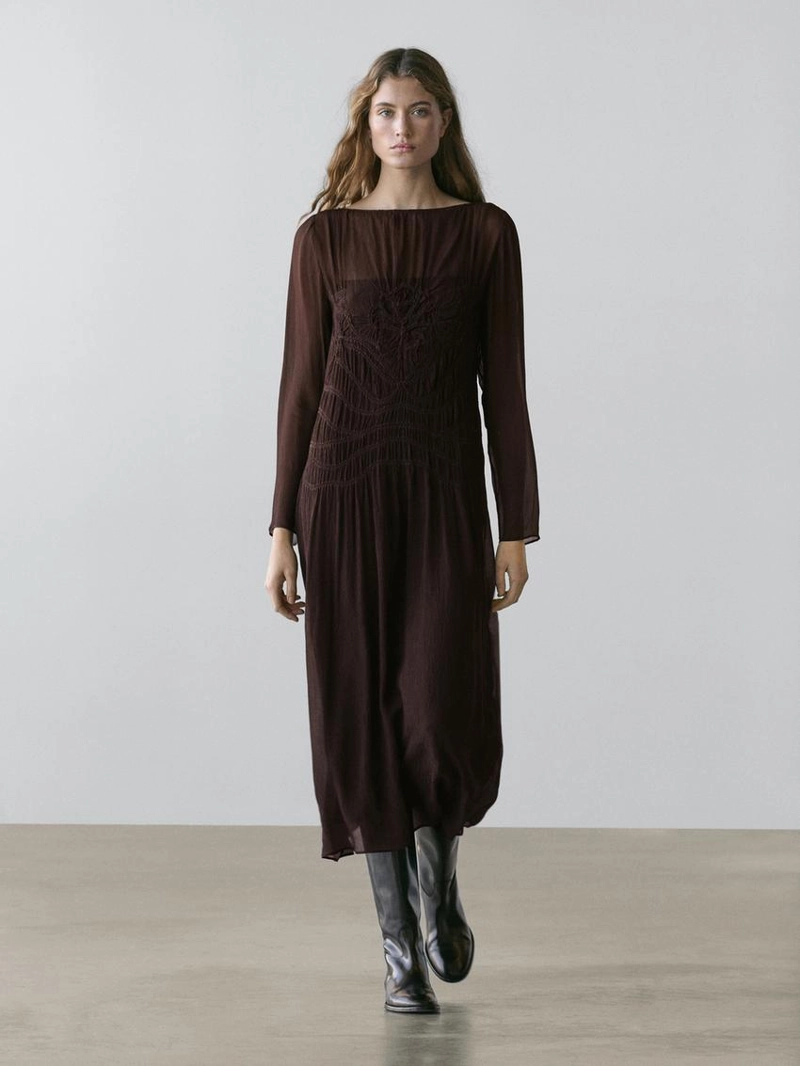 Платье миди с собранными деталями