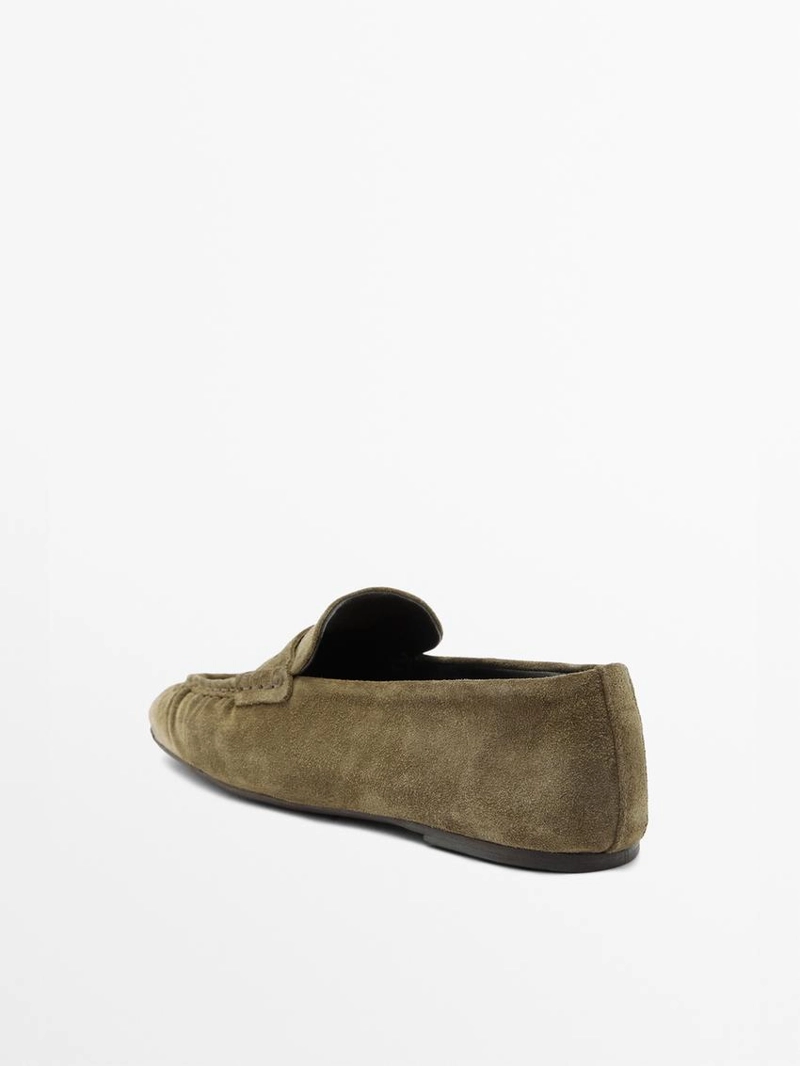 Мягкие мокасины из разделанной кожи