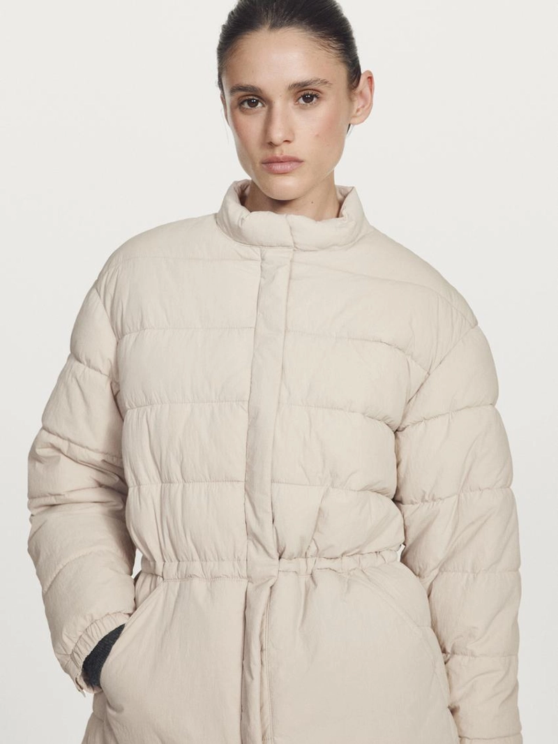 Пуховик с водоотталкивающим покрытием