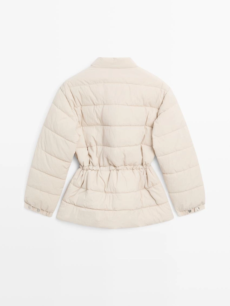 Пуховик с водоотталкивающим покрытием