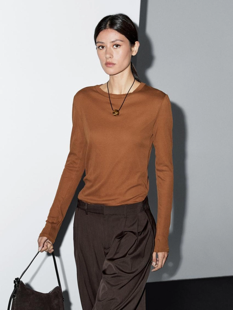 Футболка из 100% хлопка с воротником и деталями