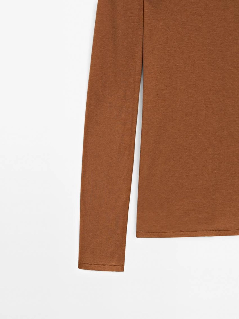 Футболка из 100% хлопка с воротником и деталями