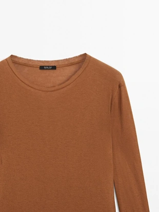 Футболка из 100% хлопка с воротником и деталями- Заказать в России