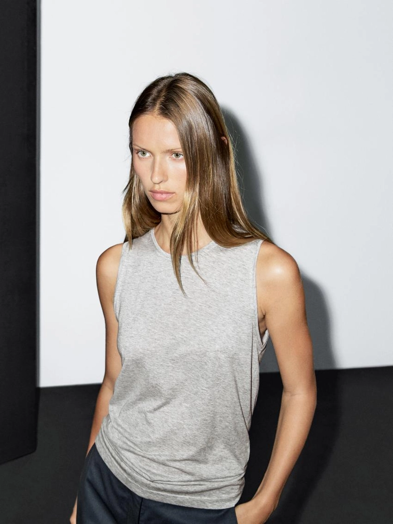 Майка без рукавов с круглым вырезом