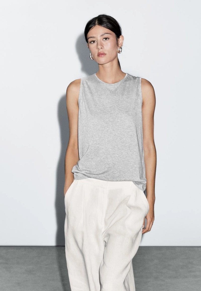 Майка без рукавов с круглым вырезом