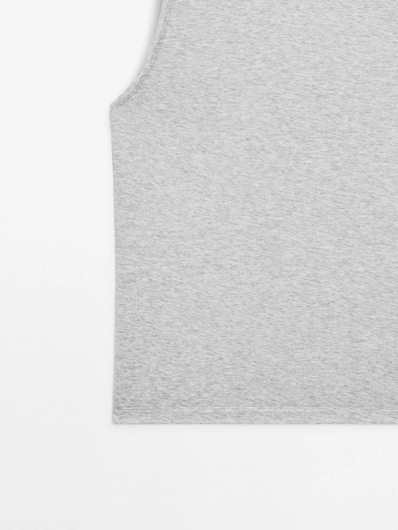 Майка без рукавов с круглым вырезом