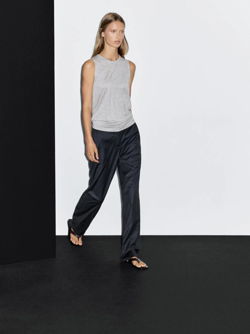 Майка без рукавов с круглым вырезом