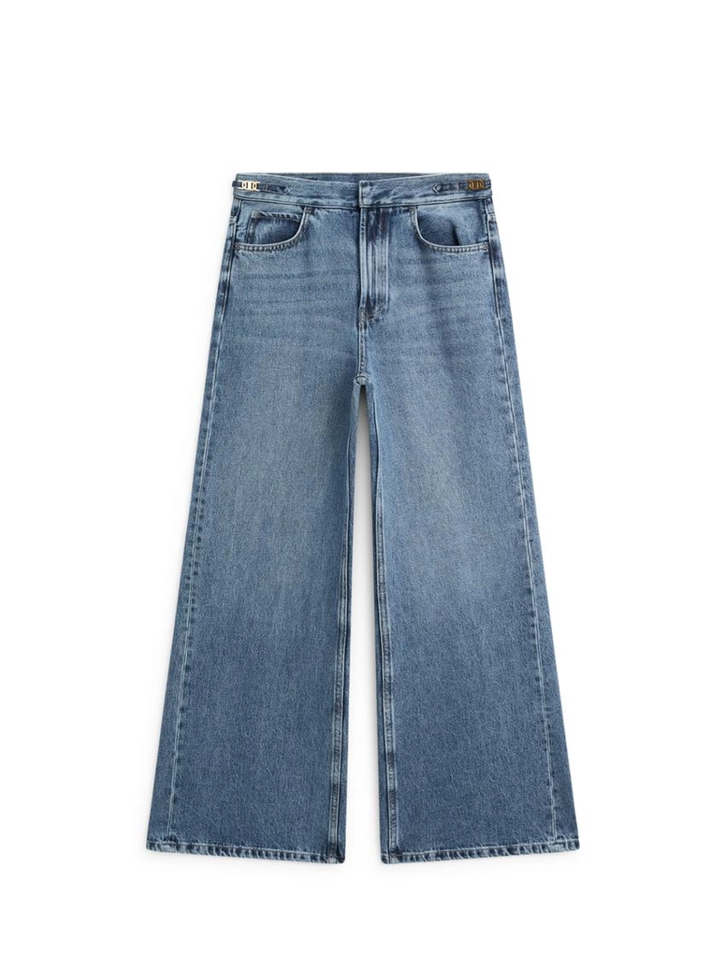 Джинсы с расклешенными брючинами средней посадки