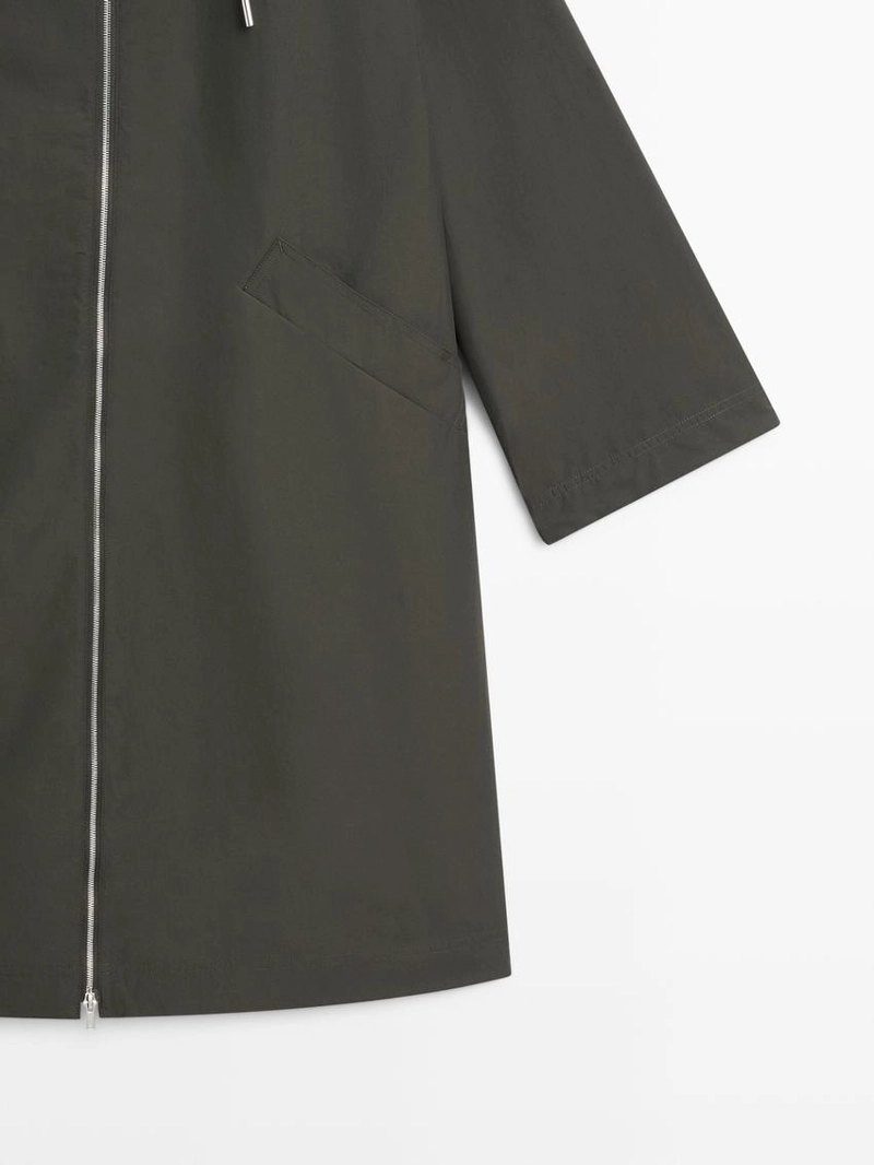 Плащ из технической ткани с капюшоном