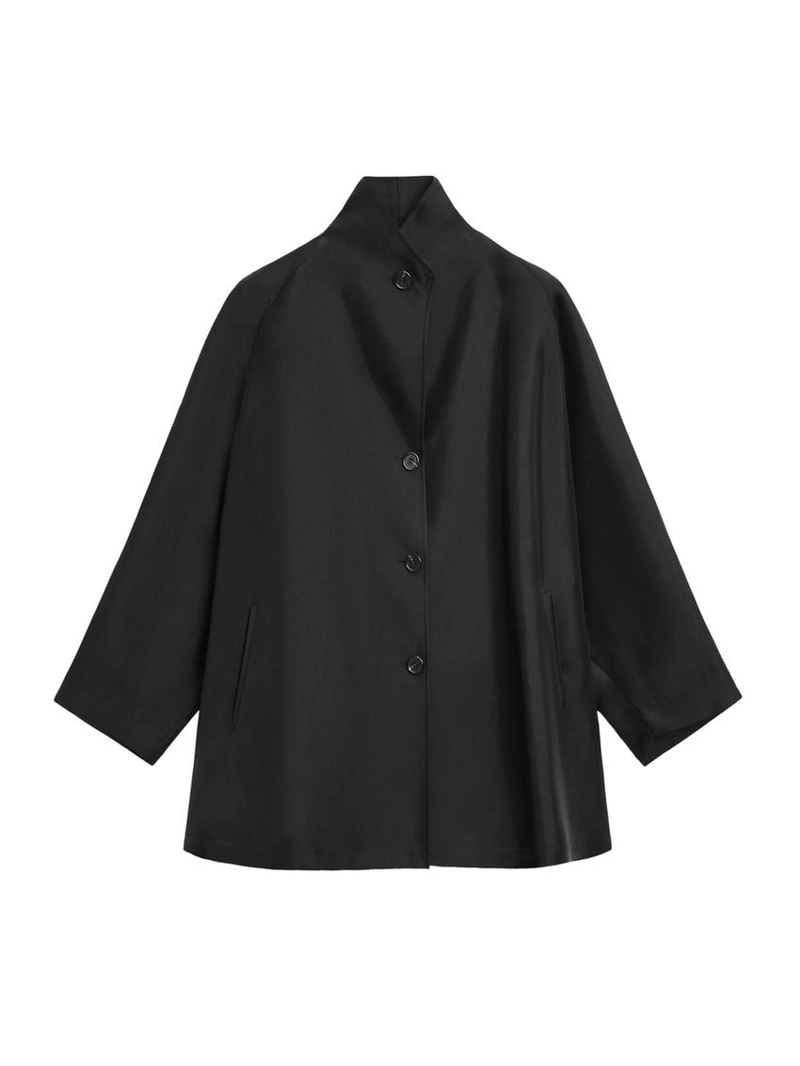 Объемный плащ с пуговицами