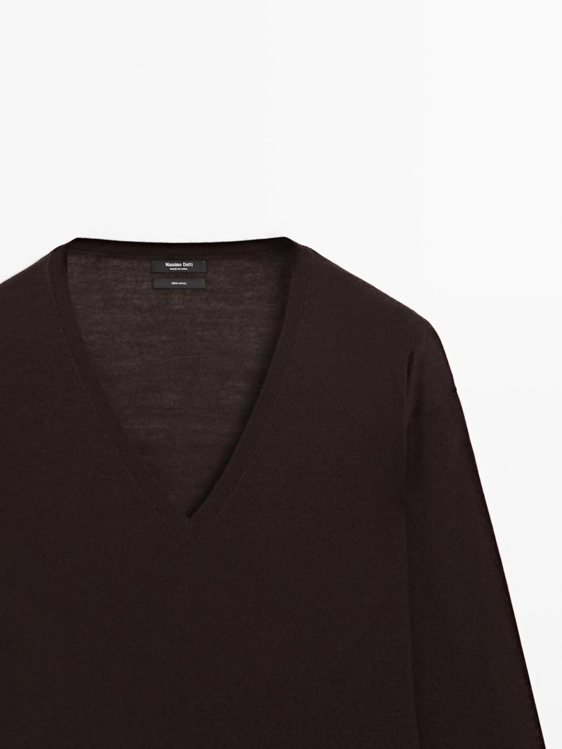 Свитер с v-образным вырезом в оверсайз