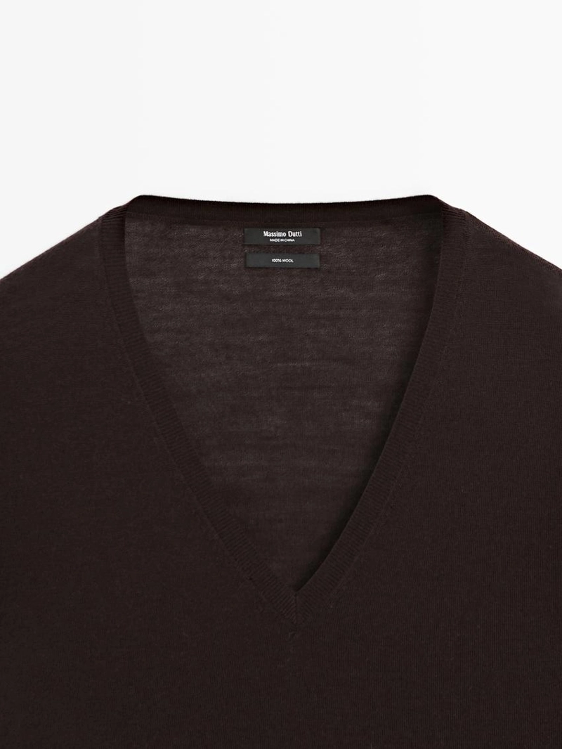 Свитер с v-образным вырезом в оверсайз