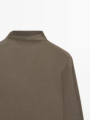 Футболка из ребристого хлопка с длинным рукавом- Заказать в России