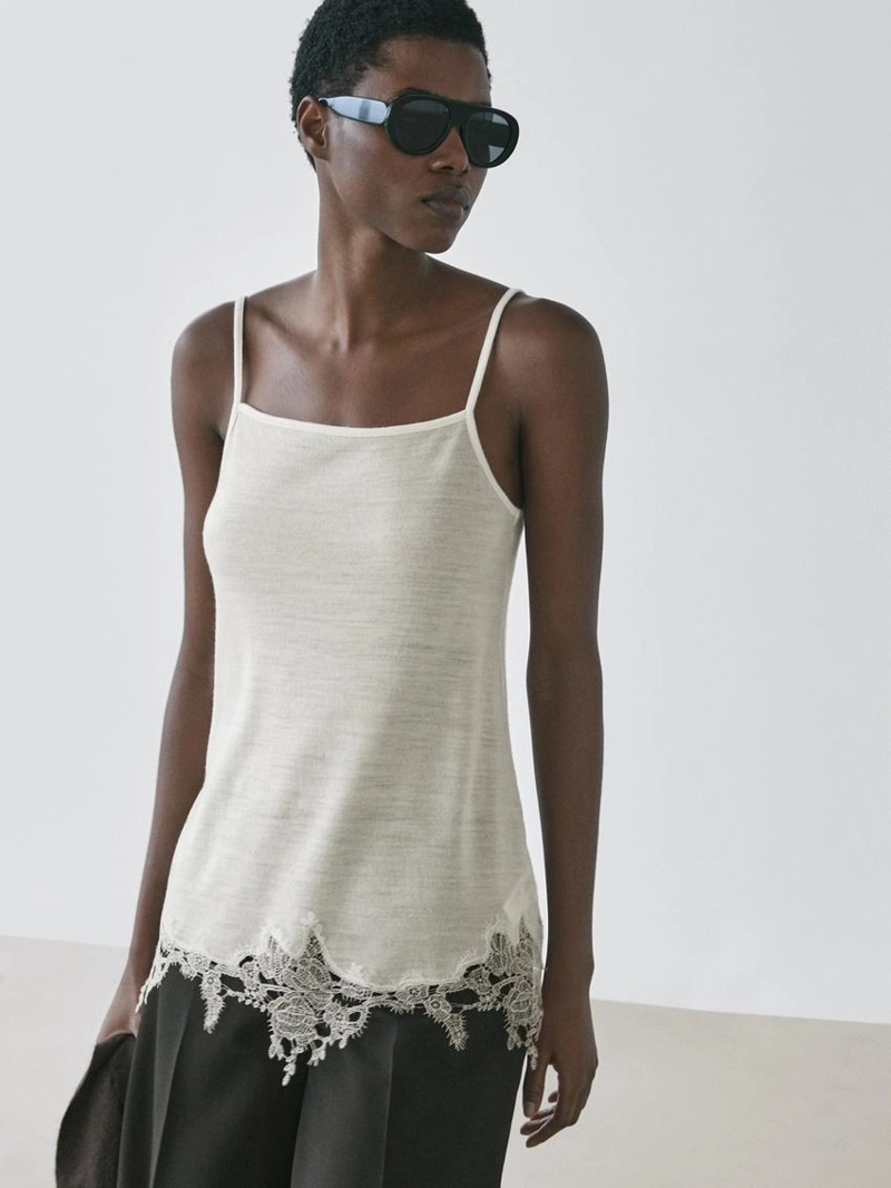 Топ-майка с кружевными деталями