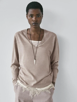 Свитер с V-образным вырезом в оверсайз-стиле- Заказать в России