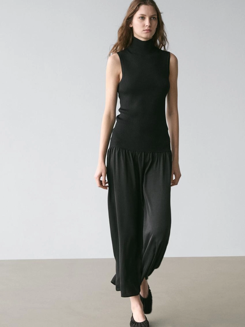 Платье-миди из трикотажа с контрастными деталями