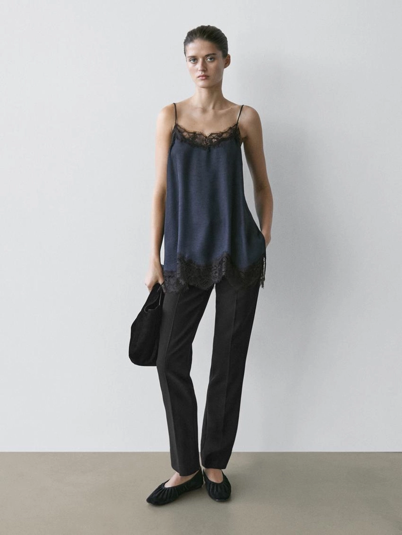 Топ-камисоль с контрастными кружевными деталями