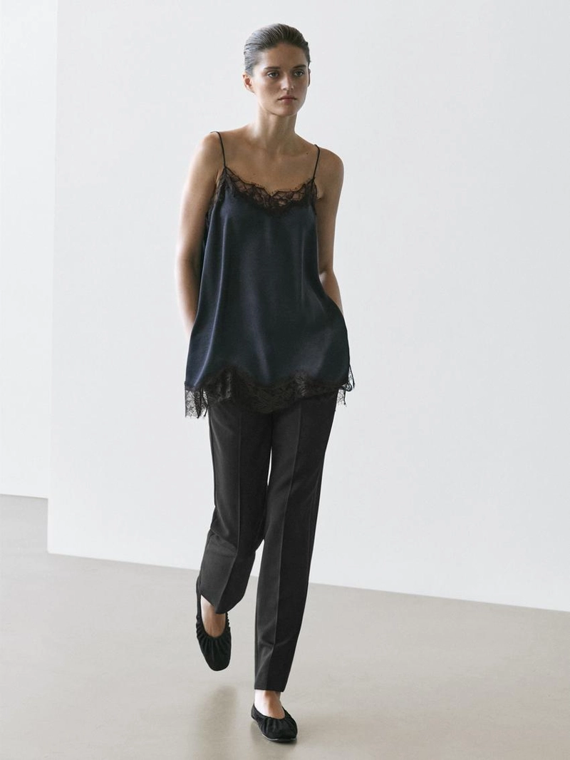 Топ-камисоль с контрастными кружевными деталями