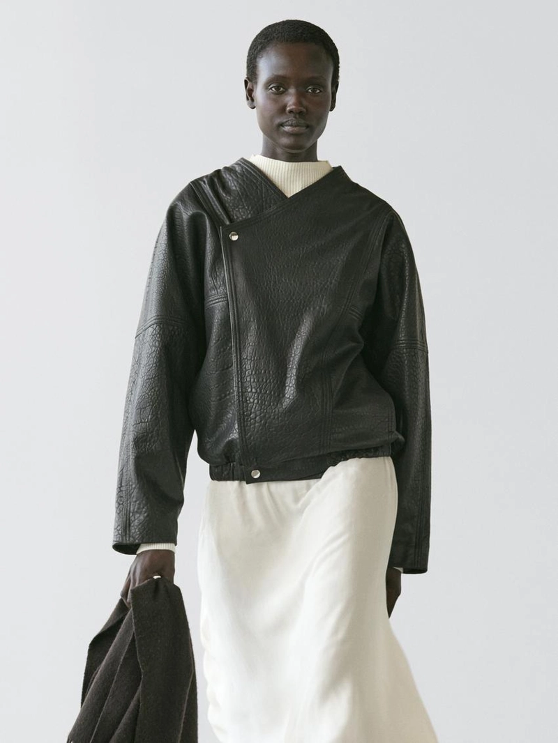 Кожаная бомбер-кожанка