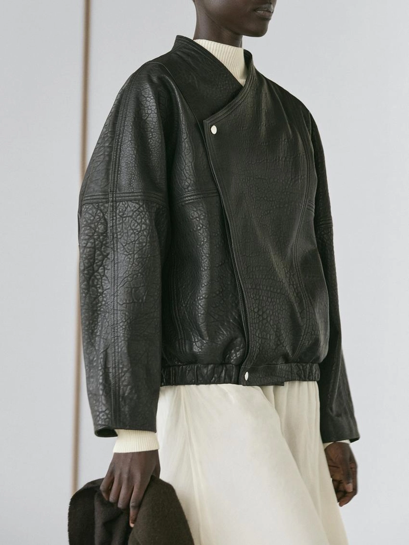 Кожаная бомбер-кожанка