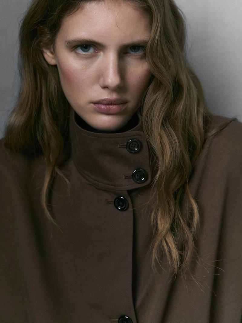 Пальто средней длины с деталями пояса