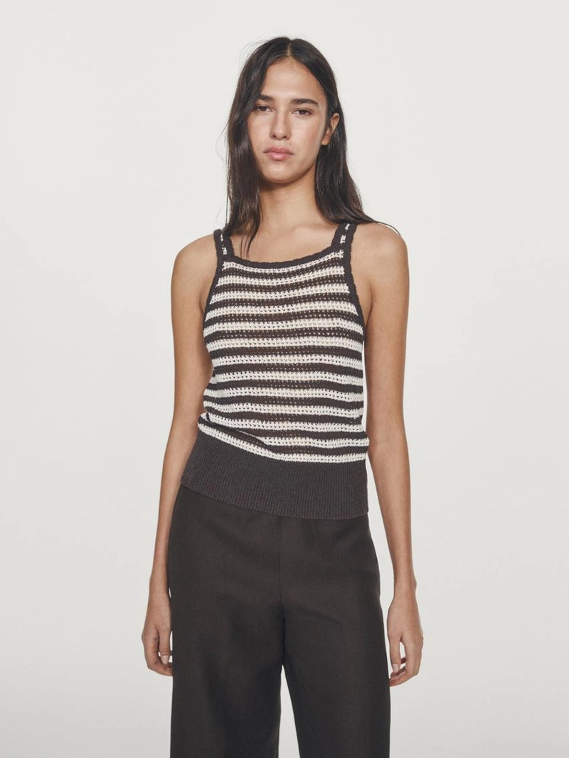 Топ с кружевными вставками и полосатыми деталями