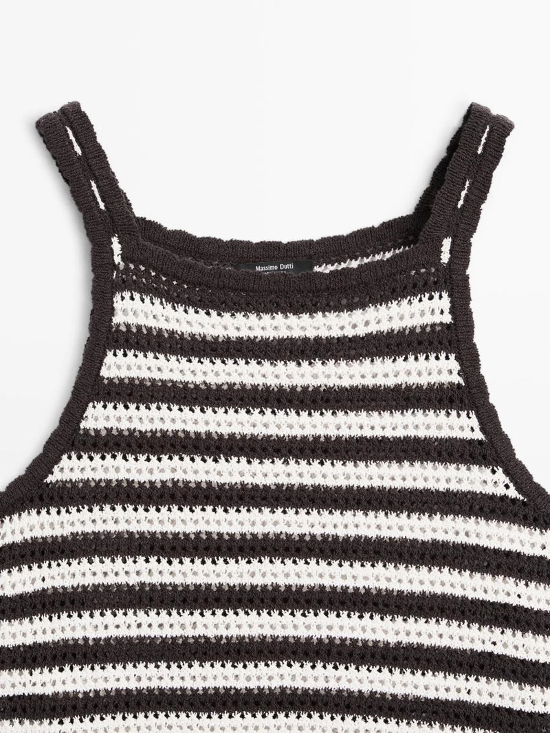 Топ с кружевными вставками и полосатыми деталями