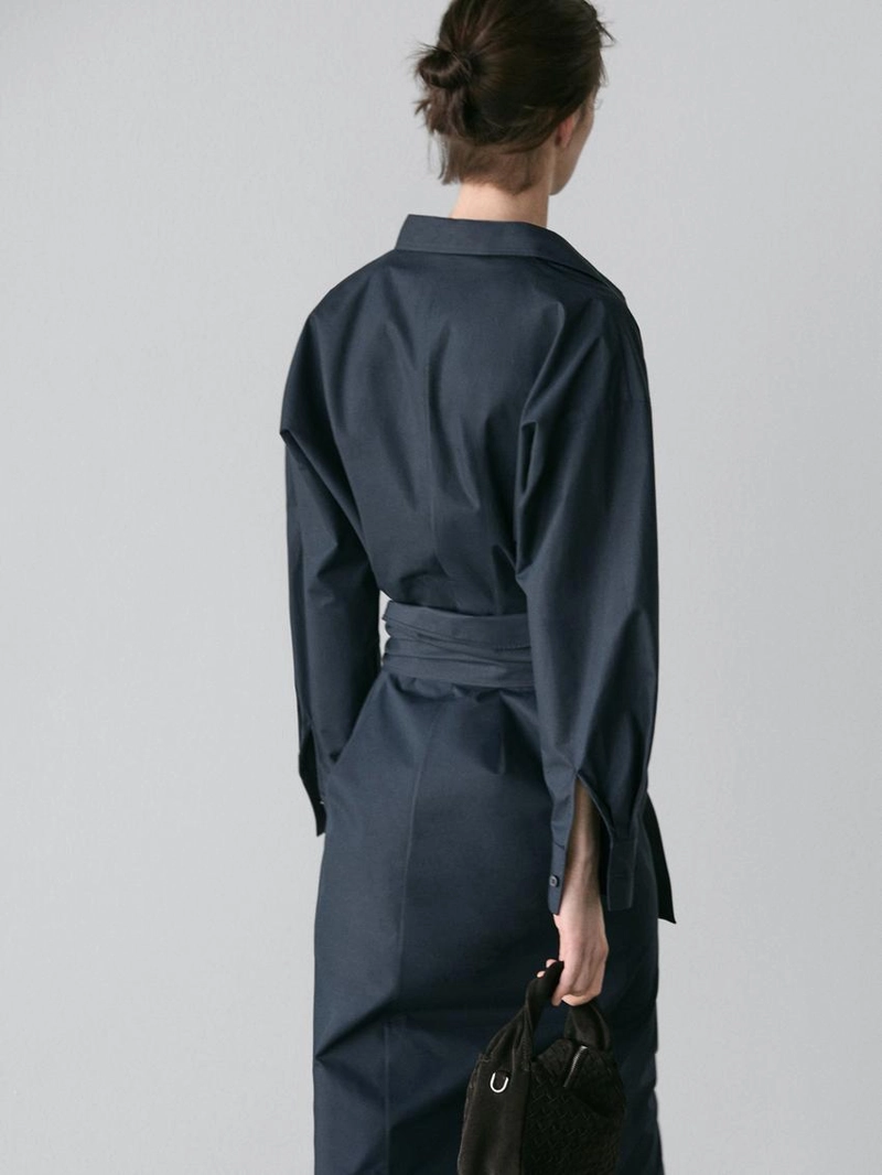 Платье-рубашка с деталями шарфа