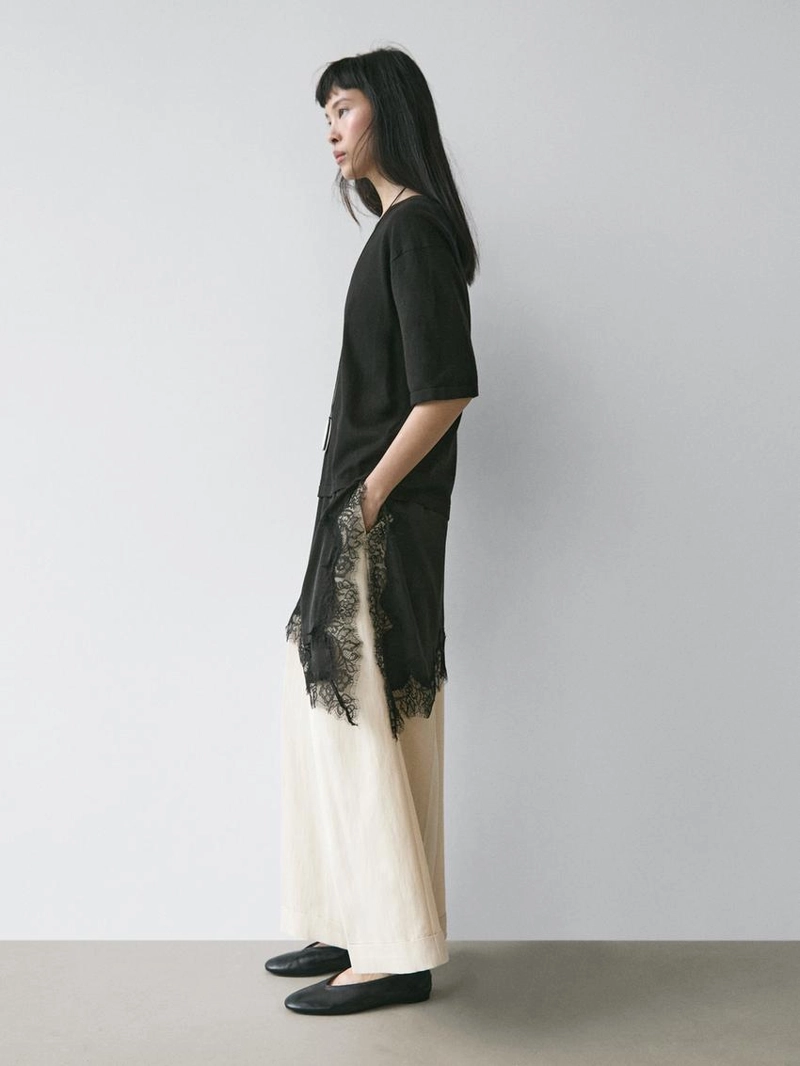 Платье с контрастной кружевной отделкой