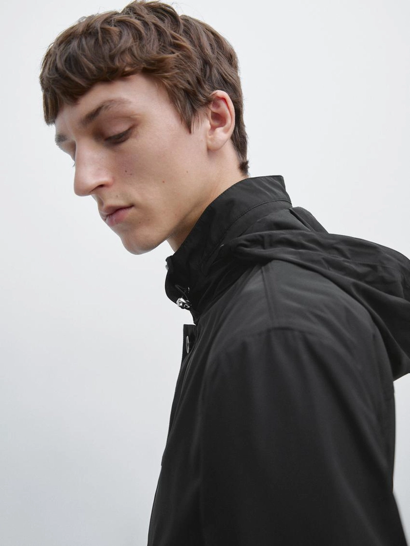 Парка с капюшоном и деталями из ткани