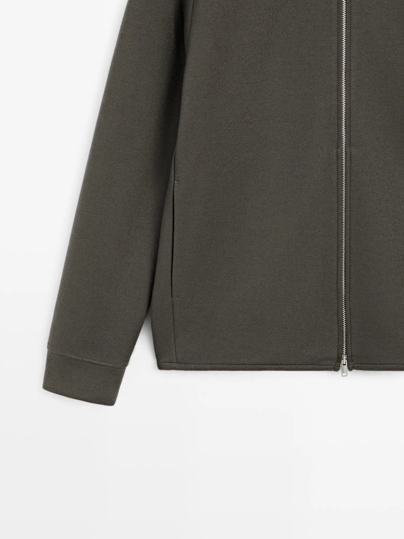 Куртка с молнией и воротником