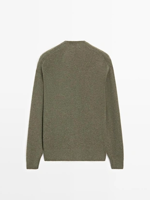 Кардиган из шерстяной смеси с V-образным вырезом- Заказать в России