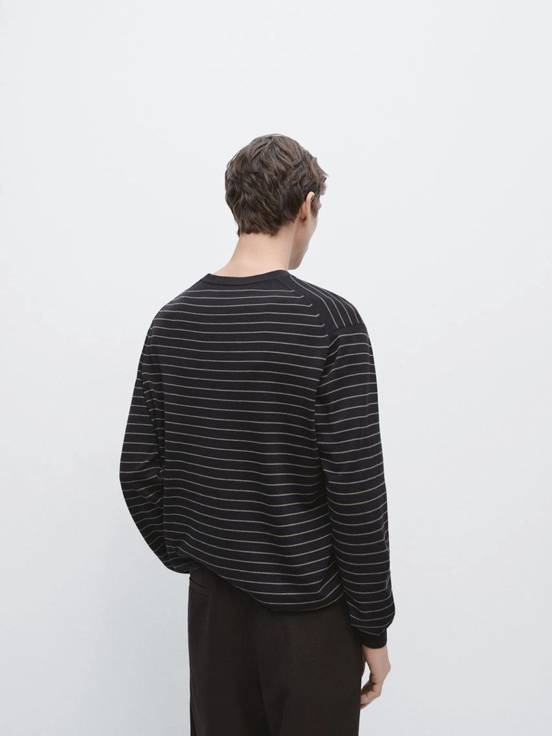 Вязанный свитер с длинным рукавом в полоску