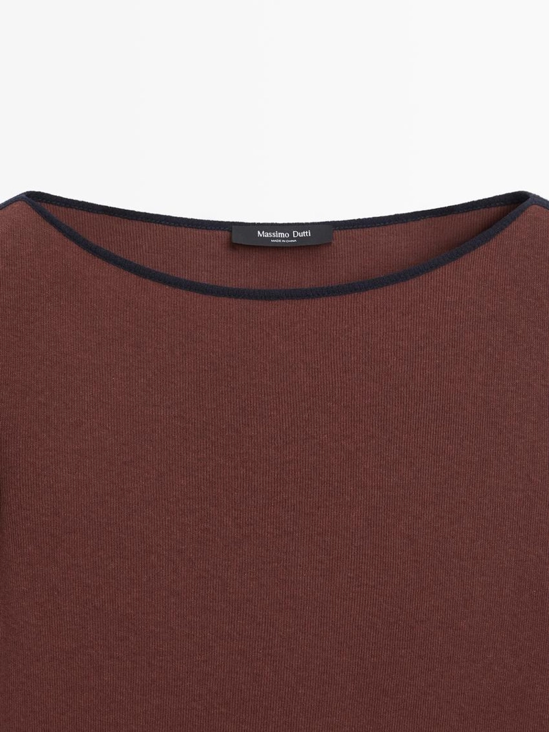 Топ с деталями контрастного оттенка