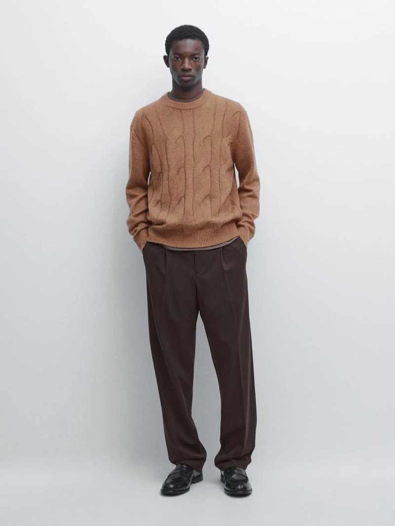 Брюки свободного кроя с защипами