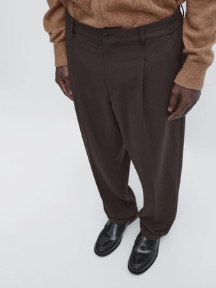 Брюки свободного кроя с защипами- Заказать в России