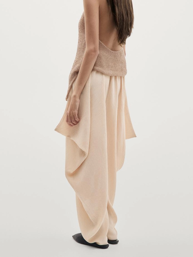 Потоковые объемные брюки