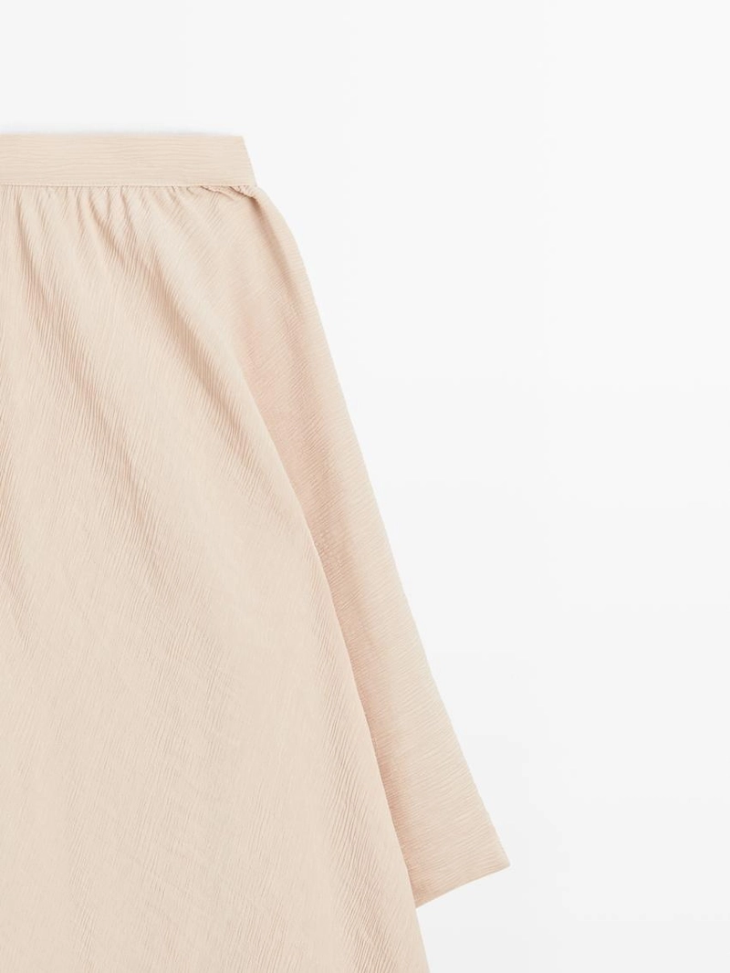 Потоковые объемные брюки